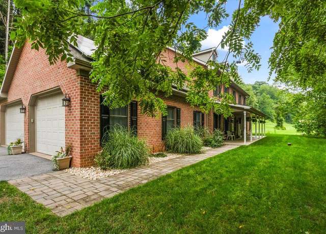 Property at 786 Arbor Dr, Red Lion, PA 17356, 4 beds, 2.5 baths