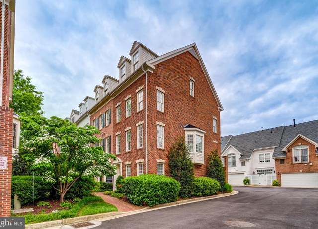 Property at 1222 Roundhouse Ln, Alexandria, VA 22314, 3 beds, 3.5 baths
