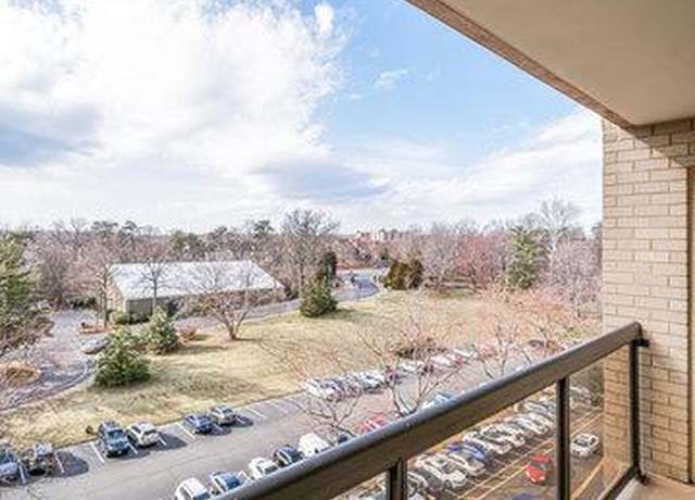 Property at 205 Yoakum Pkwy #810, Alexandria, VA 22304, 2 beds, 1.5 baths