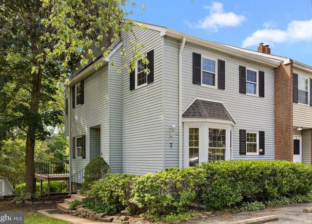 Property at 7 Martine Ct, Newark, DE 19711, 3 beds, 2.5 baths
