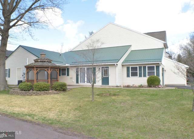 Property at 34 Banyan St, Selinsgrove, PA 17870, 2 beds, 1 bath