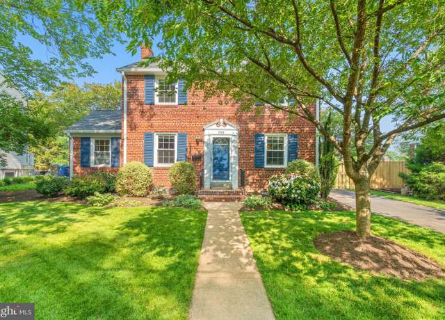 Property at 2705 N Somerset St, Arlington, VA 22213, 3 beds, 2.5 baths