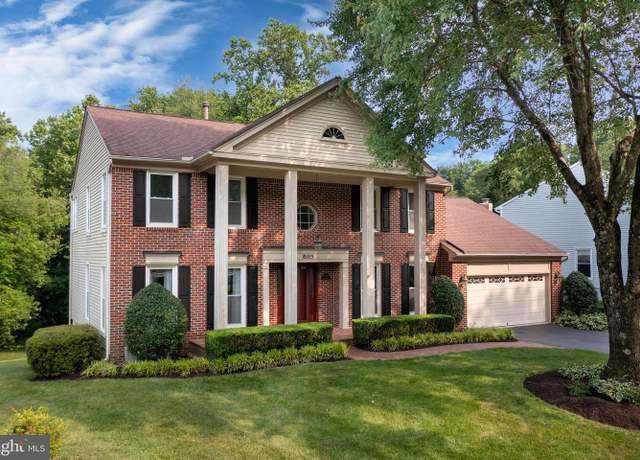 Property at 8105 Overlake Ct, Fairfax Station, VA 22039, 4 beds, 3.5 baths