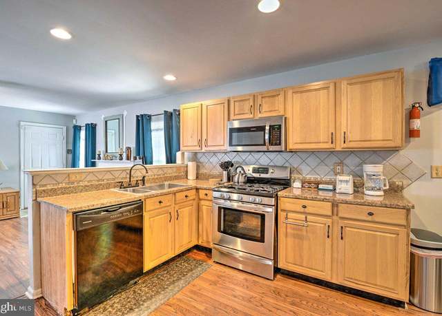 Property at 3273 Mountain Laurel Loop, Dumfries, VA 22026, 4 beds, 3.5 baths