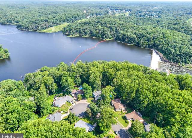 Property at 12006 Skipjack Ct, Woodbridge, VA 22192, 5 beds, 3 baths