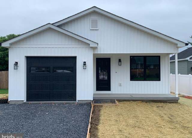 Property at 274 Royal Ave, Strasburg, VA 22657, 3 beds, 2 baths