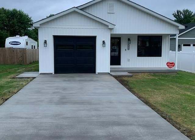 Property at 274 Royal Ave, Strasburg, VA 22657, 3 beds, 2 baths
