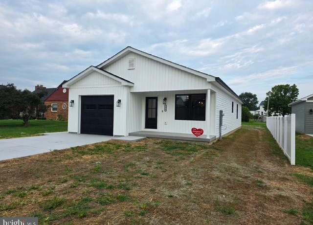 Property at 274 Royal Ave, Strasburg, VA 22657, 3 beds, 2 baths