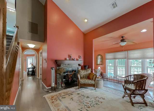 Property at 2700 Summerview Way #303, Annapolis, MD 21401, 2 beds, 2.5 baths