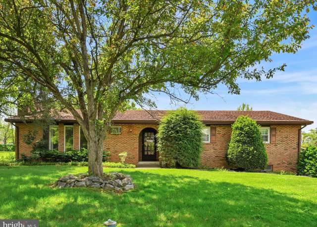 Property at 2 W Rosebud Rd, Myerstown, PA 17067, 4 beds, 1.5 baths