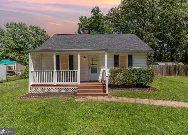 Property at 2312 Oak St, Fredericksburg, VA 22401, 2 beds, 1.5 baths