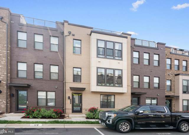 Property at 4739 Lacey Manor Pl, Chantilly, VA 20151, 3 beds, 4 baths
