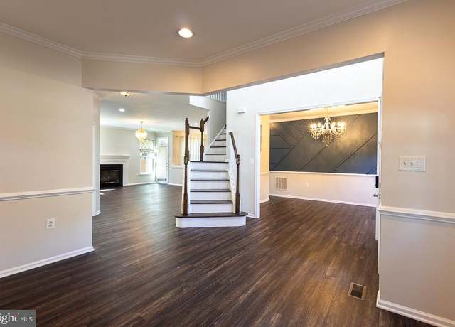 Property at 12901 Cedar Glen Ln, Herndon, VA 20171, 4 beds, 3.5 baths