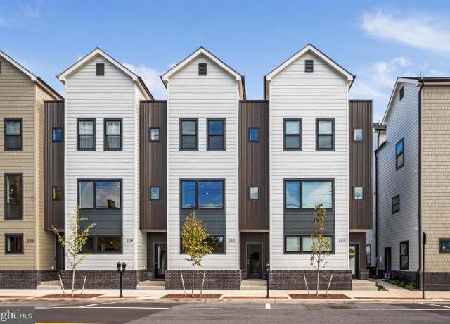Property at 220 E Piccadilly St, Winchester, VA 22601, 3 beds, 3.5 baths