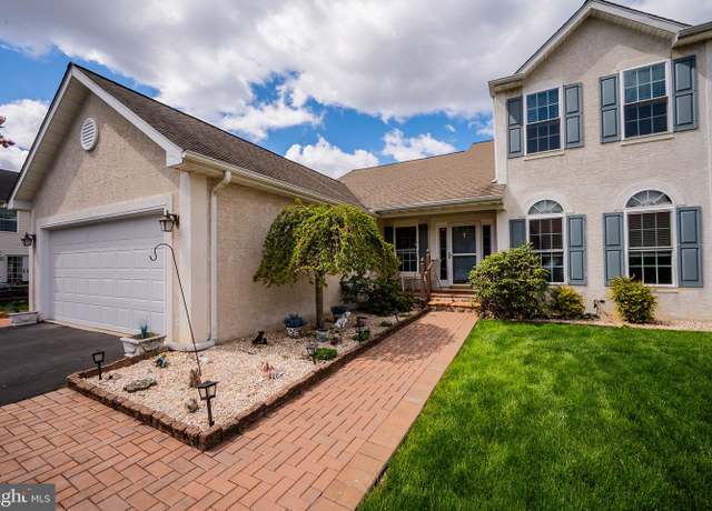 Property at 35 Palo Ln, Newark, DE 19702, 3 beds, 2.5 baths