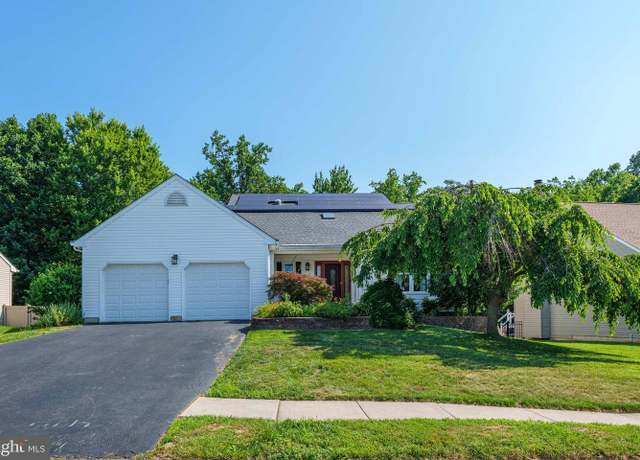 Property at 249 E Flagstone Dr, Newark, DE 19702, 3 beds, 2.5 baths