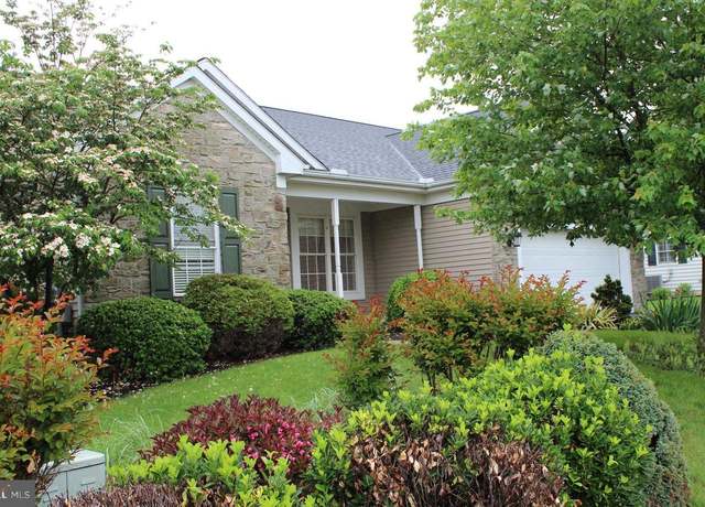 Property at 15 Reagan Dr, Ephrata, PA 17522, 3 beds, 2 baths