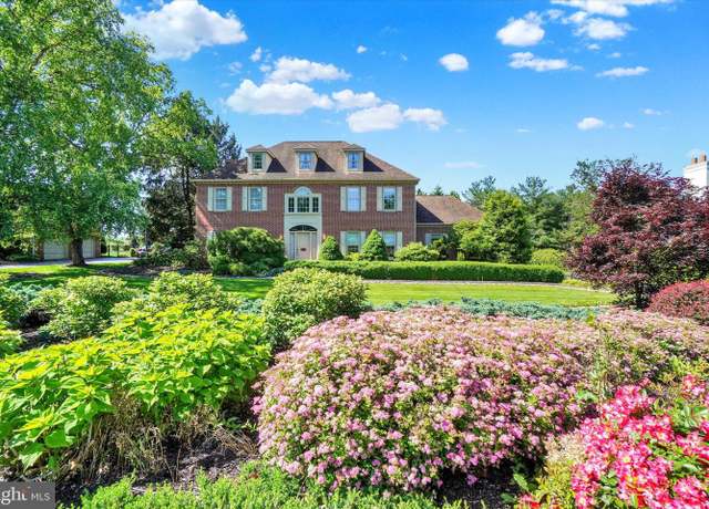 Property at 2547 Hepplewhite Dr, York, PA 17404, 5 beds, 3.5 baths