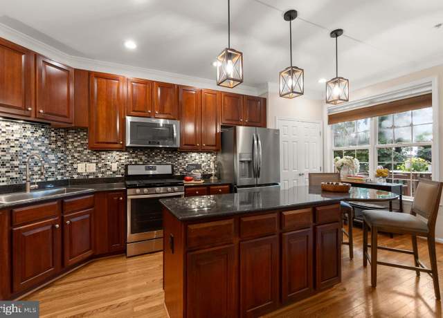 Property at 325 Helmuth Ln, Alexandria, VA 22304, 3 beds, 2.5 baths