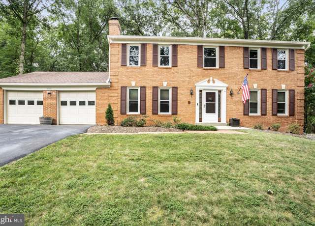 Property at 12147 Holly Knoll Cir, Great Falls, VA 22066, 6 beds, 3.5 baths