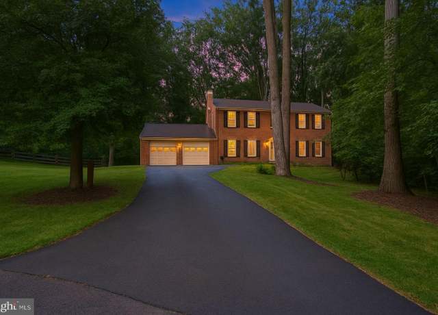 Property at 12147 Holly Knoll Cir, Great Falls, VA 22066, 6 beds, 3.5 baths