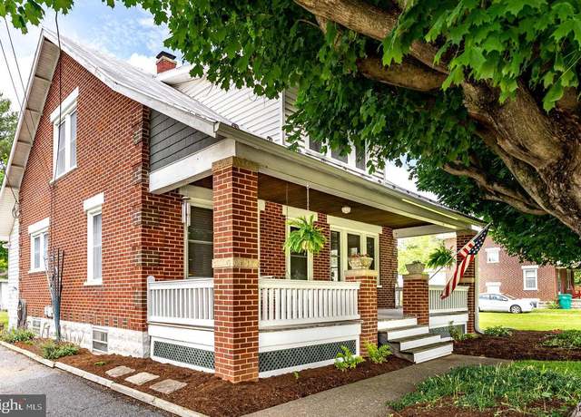Property at 550 Mason St, Dayton, VA 22821, 3 beds, 1.5 baths