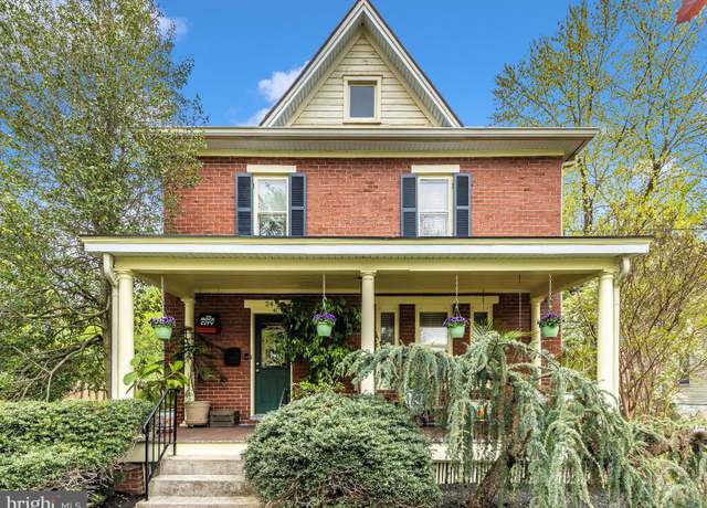 Property at 24 Lombard St, Thurmont, MD 21788, 4 beds, 1.5 baths