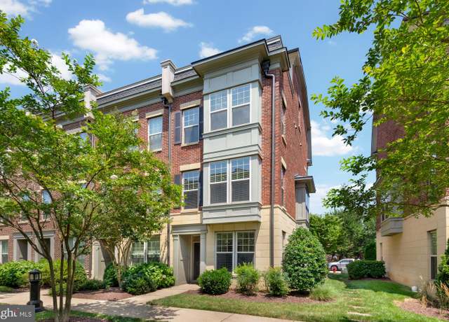 Property at 839 Regents Sq #352, Oxon Hill, MD 20745, 3 beds, 4 baths