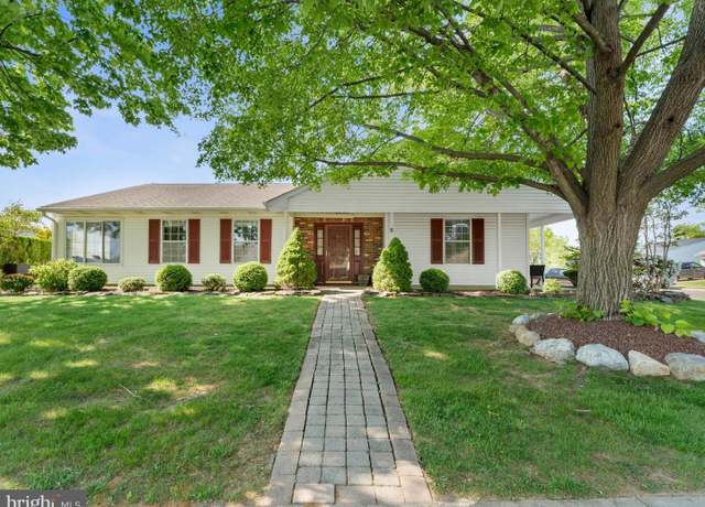 Property at 2 Windmill Ct, Columbus, NJ 08022, 2 beds, 2 baths
