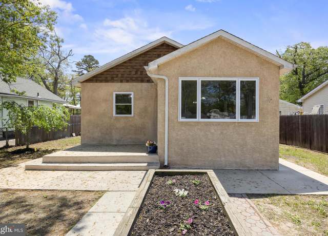 Property at 106 E 13th Ave, Pine Hill, NJ 08021, 2 beds, 1 bath