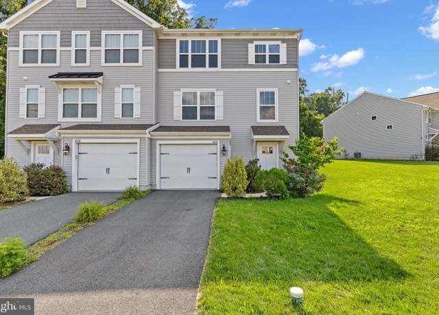 Property at 402 Smokering Dr, Robesonia, PA 19551, 3 beds, 2.5 baths