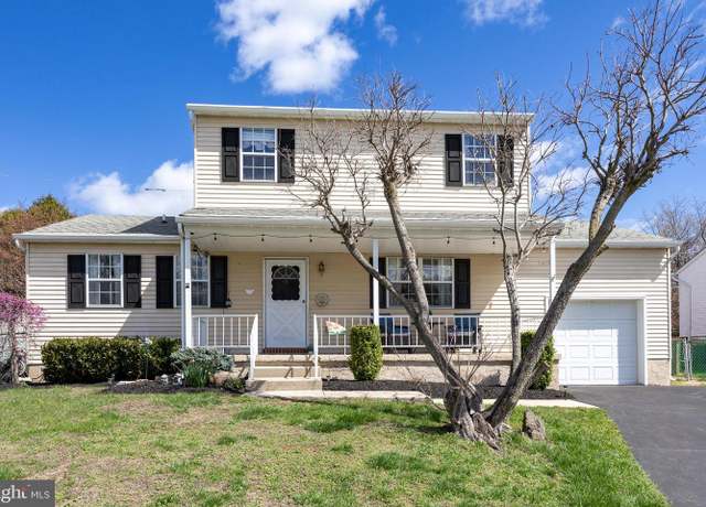 Property at 153 E Phoenix Dr, Phoenixville, PA 19460, 3 beds, 2.5 baths