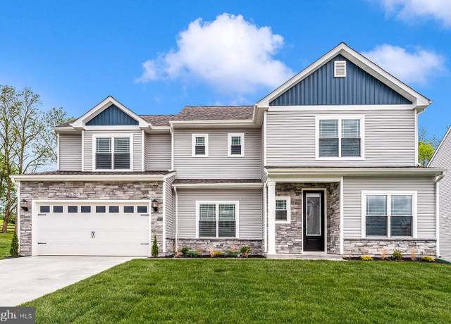 Property at 424 Abigail Ave, Waynesboro, PA 17268, 3 beds, 2.5 baths