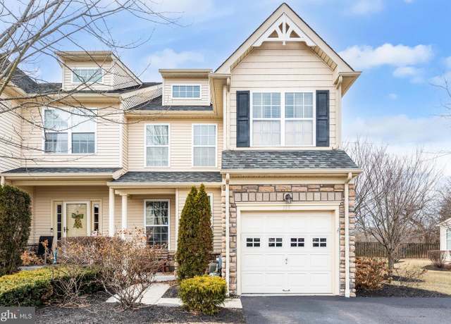 Property at 115 Sherwood Ln, Conshohocken, PA 19428, 3 beds, 2.5 baths