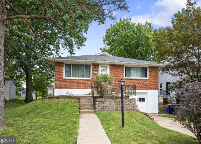 Property at 1805 New Hope St, Norristown, PA 19401, 4 beds, 2 baths
