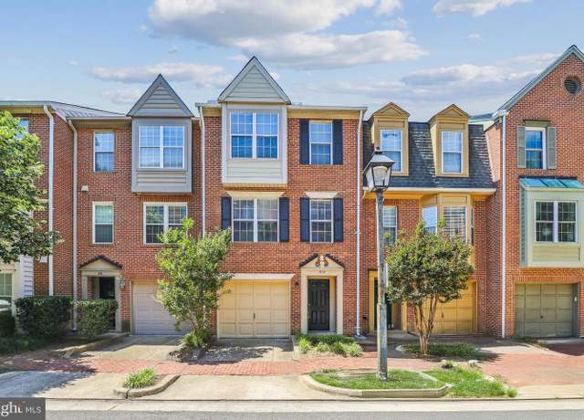 Property at 810 N Fayette St, Alexandria, VA 22314, 2 beds, 2.5 baths