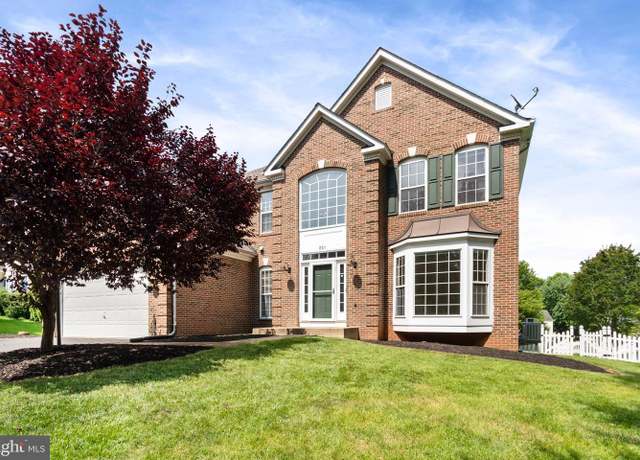 Property at 221 Cannon Way, Warrenton, VA 20186, 5 beds, 3.5 baths