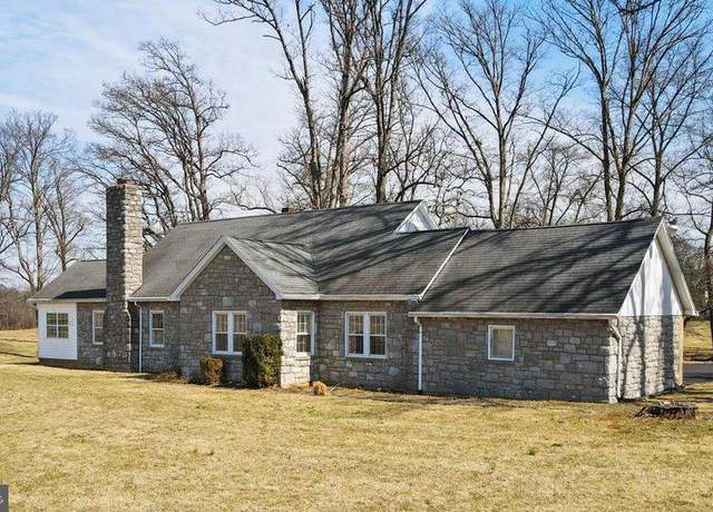 Property at 963 Augustine Ave, Charles Town, WV 25414, 3 beds, 1 bath