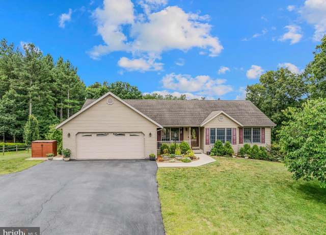 Property at 81 Fairview Oaks Ln, Berkeley Springs, WV 25411, 4 beds, 2.5 baths