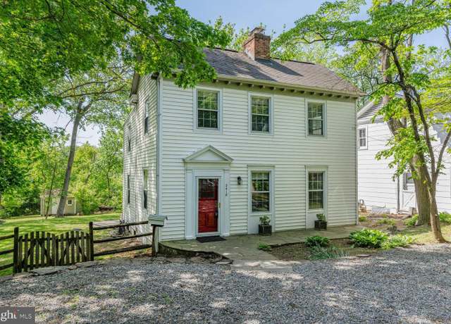 Property at 2418 Forest Glen Rd, Silver Spring, MD 20910, 3 beds, 1.5 baths
