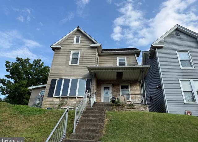 Property at 304 6th Ave, Burnham, PA 17009, 4 beds, 2 baths