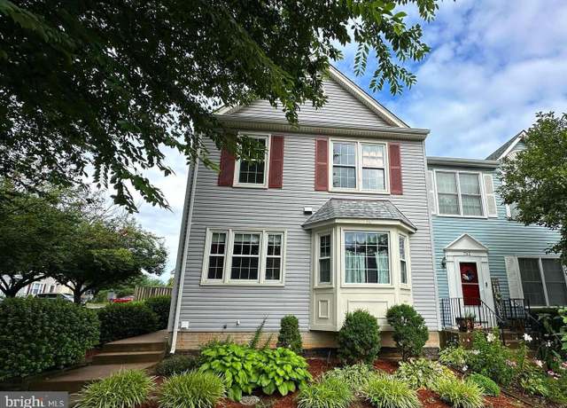 Property at 730 Arbor Ct, Warrenton, VA 20186, 3 beds, 3.5 baths