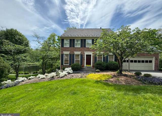 Property at 8414 Lake Crest Ter, Fairfax Station, VA 22039, 5 beds, 4.5 baths