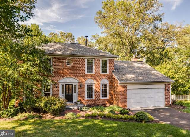 Property at 1374 Carpers Farm Way, Vienna, VA 22182, 5 beds, 3.5 baths