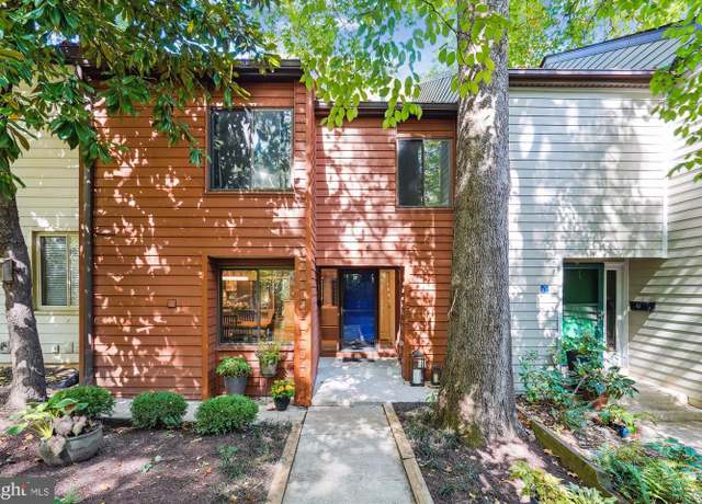 Property at 11584 Woodhollow Ct, Reston, VA 20191, 4 beds, 3.5 baths