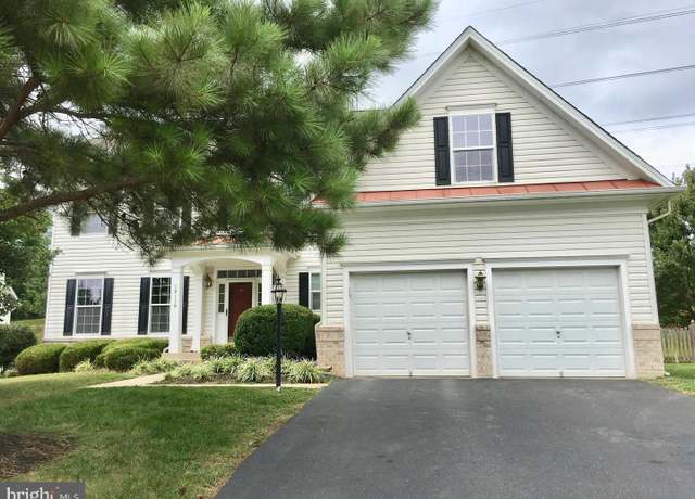 Property at 19176 Potomac Crest Dr, Triangle, VA 22172, 5 beds, 3.5 baths
