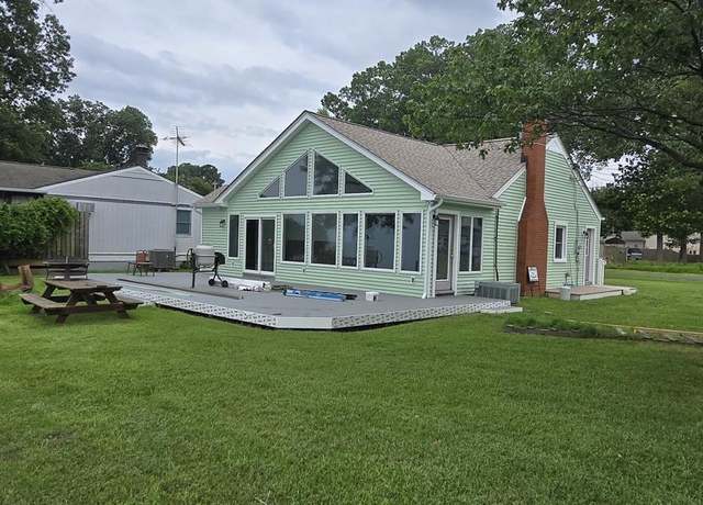 Property at 254 Shore Dr, Colonial Beach, VA 22443, 2 beds, 1.5 baths