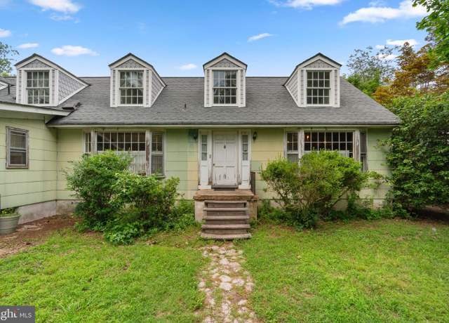 Property at 1800 Chesapeake Pl, Pasadena, MD 21122, 4 beds, 3 baths