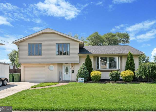 Property at 802 Edgemoor Rd, Cherry Hill, NJ 08034, 4 beds, 2.5 baths