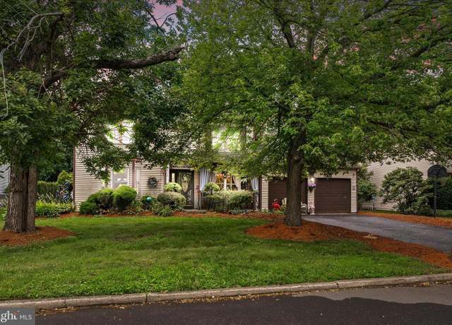 Property at 3 Country Ln, Hamilton, NJ 08690, 4 beds, 2.5 baths